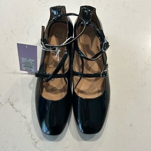 Wild Fables Flats, new 8 1/2